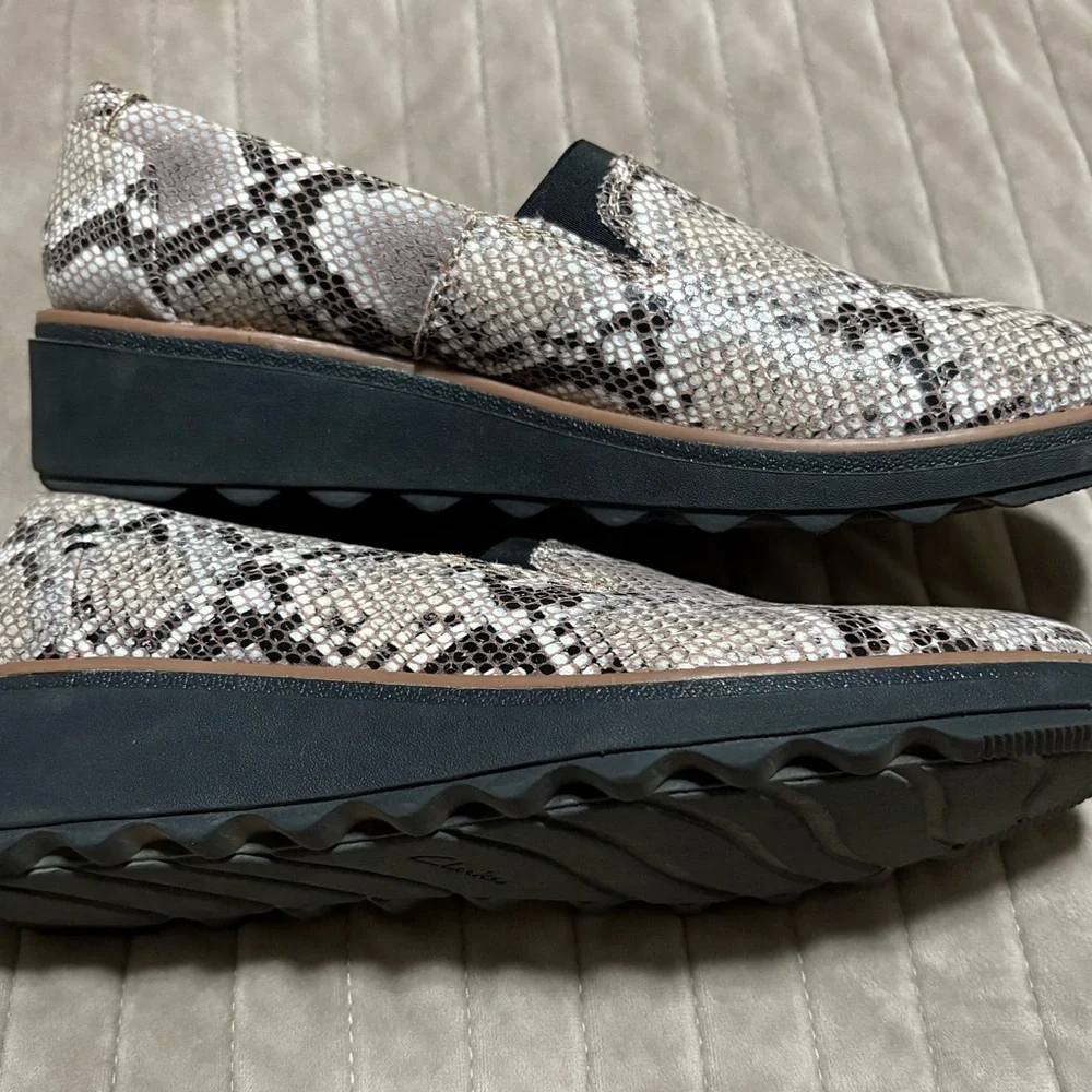 Clarks Women's Snakeskin Pattern Loafers - Picture 7 of 9